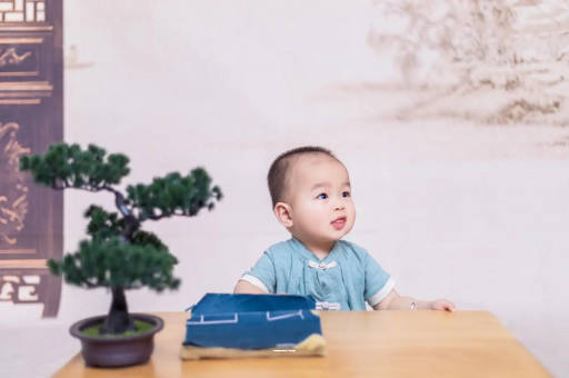 娄底宝宝喊肚子疼怎么回事